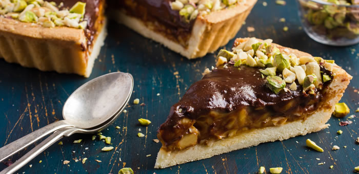 caramel-nuts-choco-tart top