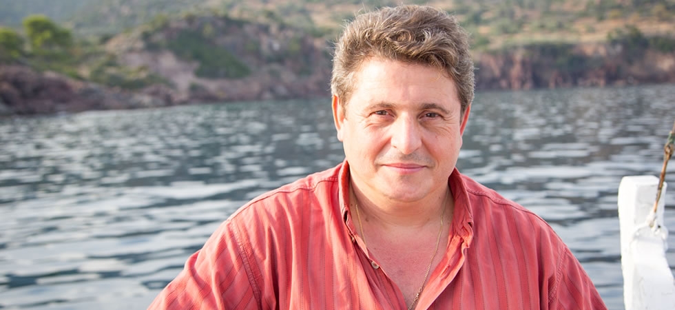 &Alpha;&Pi;&Omicron; &Tau;&Omicron; &Chi;&Rho;&Eta;&Mu;&Alpha;&Tau;&Iota;&Sigma;&Tau;&Eta;&Rho;&Iota;&Omicron; &Sigma;&Tau;&Omicron; &Kappa;&Upsilon;&Nu;&Eta;&Gamma;&Iota; &Tau;&Eta;&Sigma; &Sigma;&Upsilon;&Nu;&Alpha;&Gamma;&Rho;&Iota;&Delta;&Alpha;&Sigma;