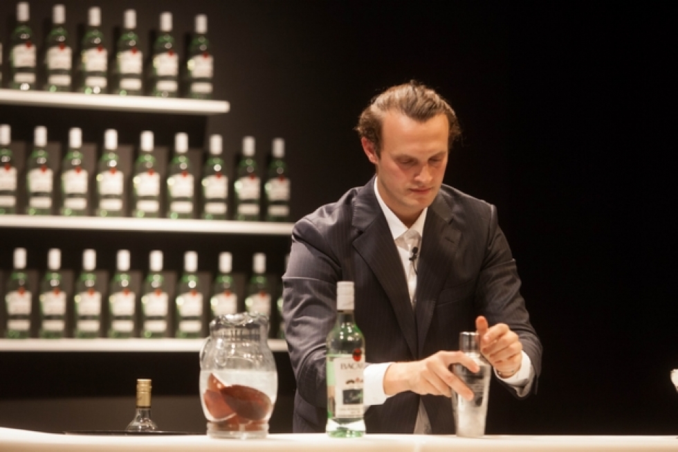 TO COCTAIL &Tau;&Omicron;&Upsilon; &Alpha;&Lambda;&Epsilon;&Xi;&Alpha;&Nu;&Delta;&Rho;&Omicron;&Upsilon; &Gamma;&Kappa;&Iota;&Kappa;&Omicron;&Pi;&Omicron;&Upsilon;&Lambda;&Omicron;&Upsilon; &Beta;&Rho;&Alpha;&Beta;&Epsilon;&Upsilon;&Tau;&Eta;&Kappa;&Epsilon; &Sigma;&Tau;&Alpha; 101 &Kappa;&Alpha;&Lambda;&Upsilon;&Tau;&Epsilon;&Rho;&Alpha; &Tau;&Omicron;&Upsilon; &Kappa;&Omicron;&Sigma;&Mu;&Omicron;&Upsilon;
